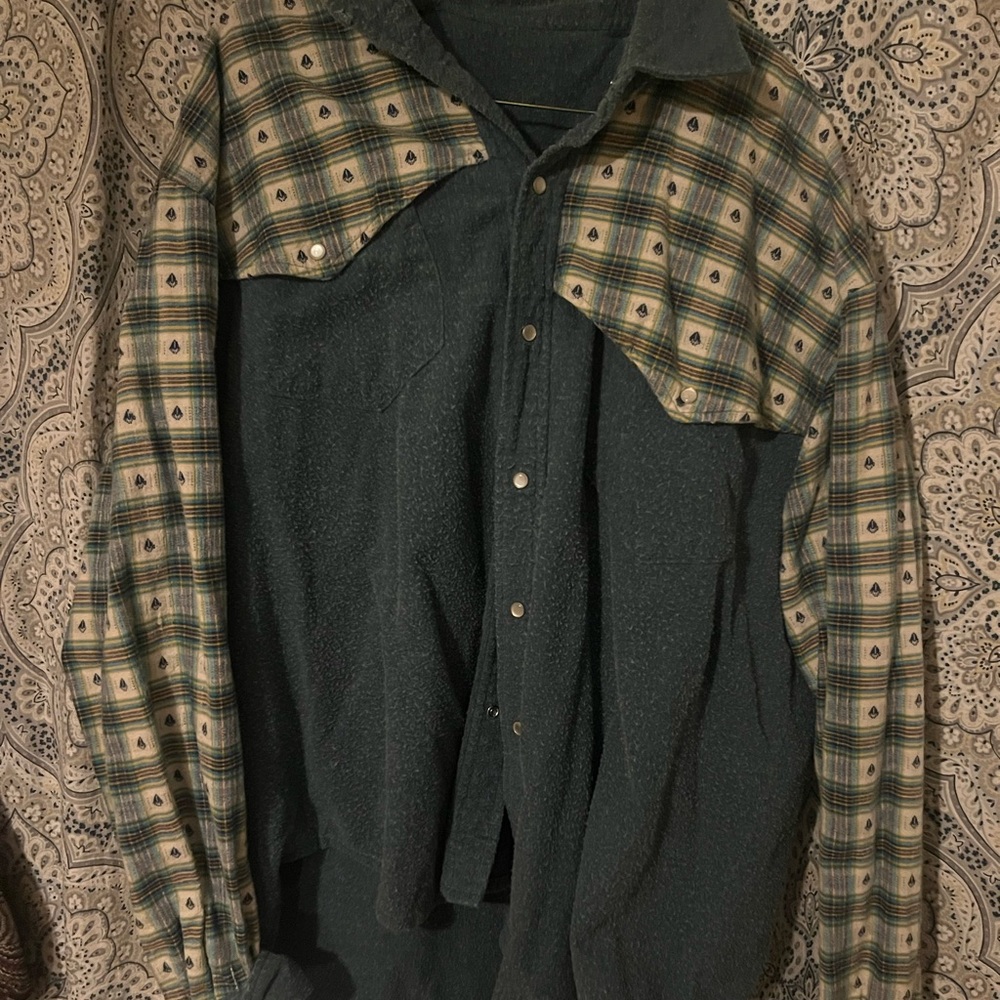 Flannel/button up